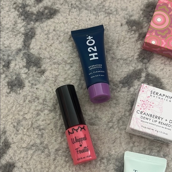 Makeup bundle - Picture 2 of 7